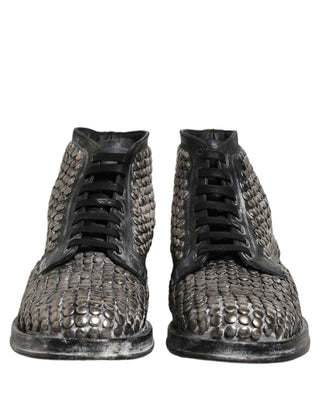 Botines de cuero negro con tachuelas estilo pasarela
