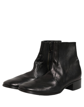 Botines cortos con logo de cuero negro