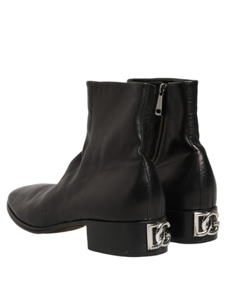 Botines cortos con logo de cuero negro