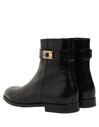 Botas de media caña con hebilla y logo de cuero negro