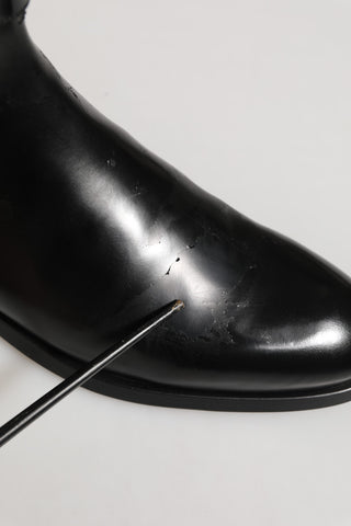 Botas de media caña con hebilla y logo de cuero negro