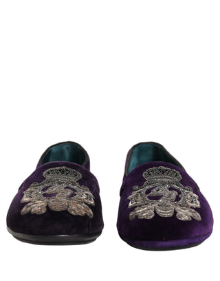 Mocasines con corona de terciopelo púrpura bordada