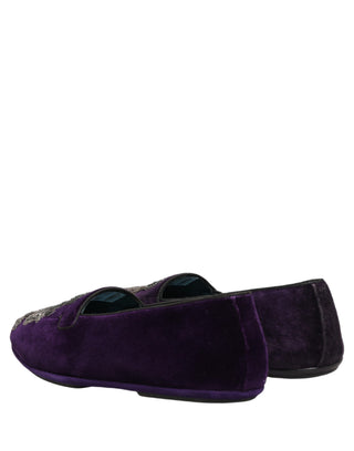 Mocasines con corona de terciopelo púrpura bordada