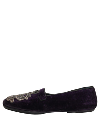 Mocasines con corona de terciopelo púrpura bordada
