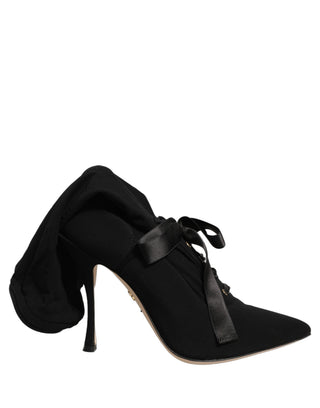 Botas negras de tacón stiletto hasta media pantorrilla