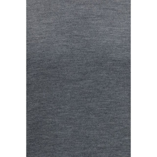 Suéter de cuello alto gris de lana oveja aries