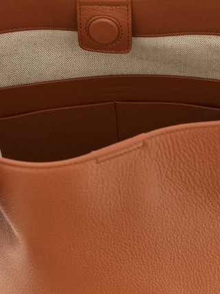 Bolso de hombro marrón de becerro
