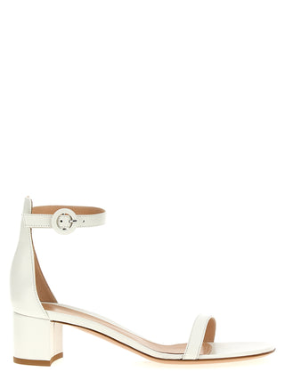 Sandalias planas de cuero blancas
