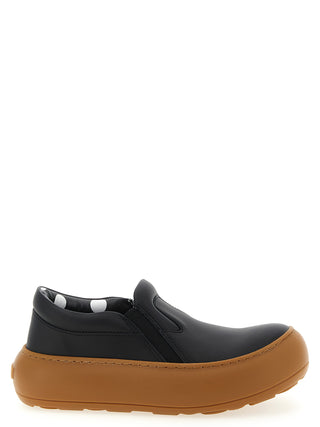 Zapatillas gruesas de cuero negro