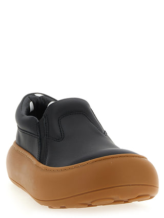 Zapatillas gruesas de cuero negro