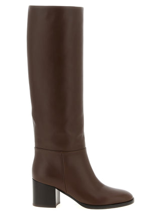 Botas marrones de piel de becerro por encima de la rodilla