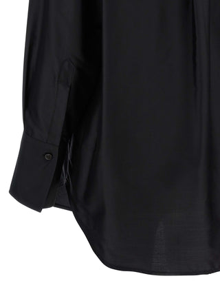 Blusa de seda negra