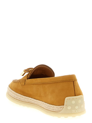 Mocasines beige de piel de becerro sin cordones