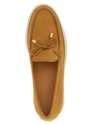 Mocasines beige de piel de becerro sin cordones