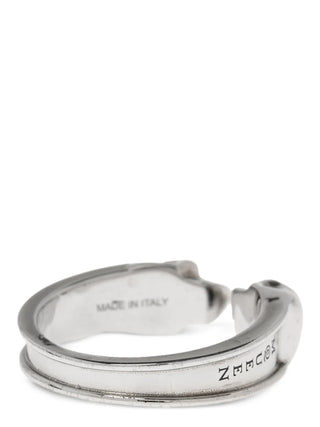 Anillo de acero inoxidable plateado