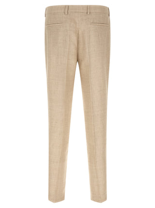 Traje de dos piezas de seda beige