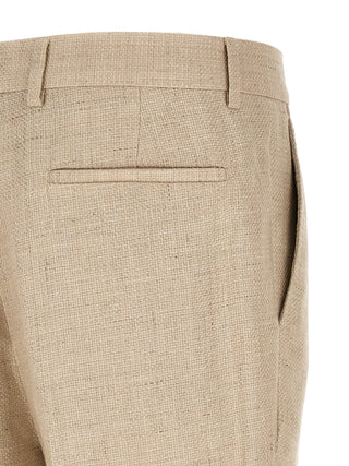 Traje de dos piezas de seda beige