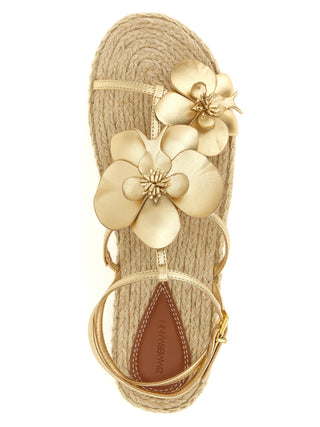 Sandalias planas doradas de cuero