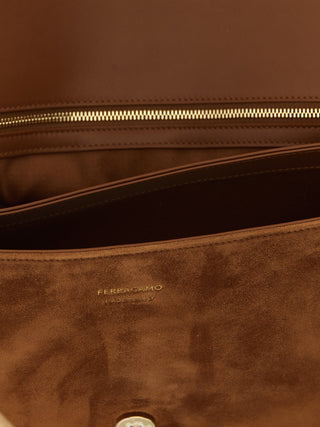 Bolso de hombro marrón de piel de cabra