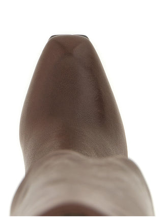 Botas marrones de piel de cordero por encima de la rodilla