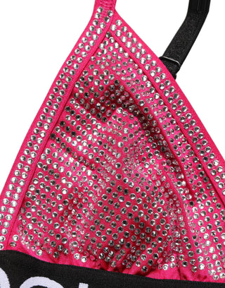 Top corto tipo bralette rosa con cristales decorativos