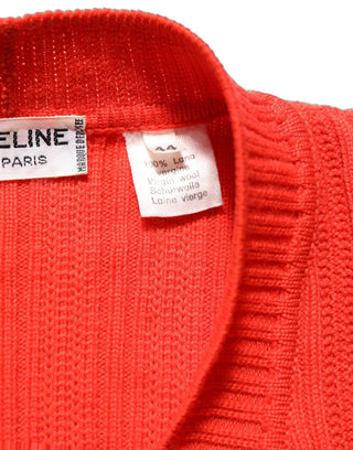 Suéter cardigan rojo de lana con botones decorativos