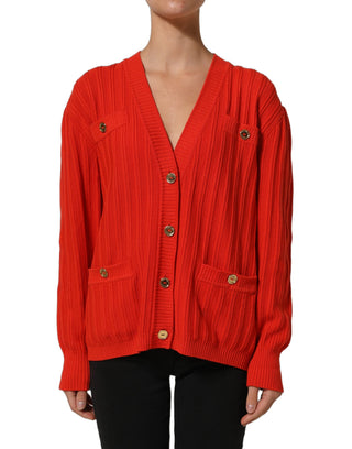 Suéter cardigan rojo de lana con botones decorativos