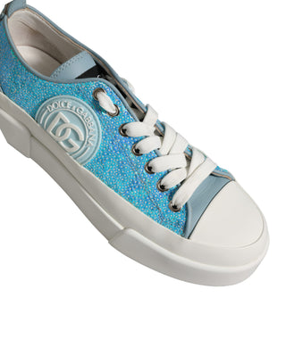 Zapatillas bajas azules y blancas con logo de lentejuelas