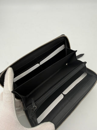 GUCCI Zip Black Front Logo Embossed Wallet