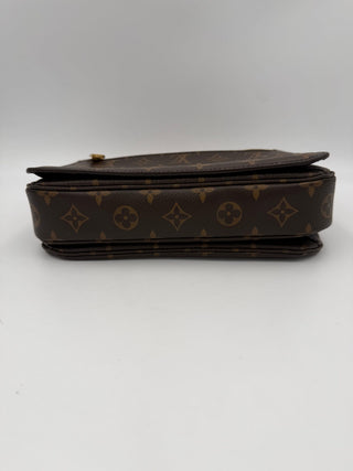 LOUIS VUITTON METIS Monogram Handbag