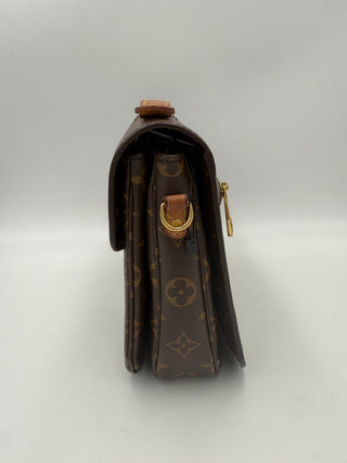 LOUIS VUITTON METIS Monogram Handbag