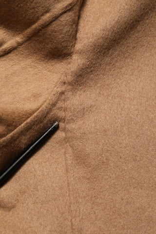 Chaqueta de traje marrón de dos botones y un solo pecho