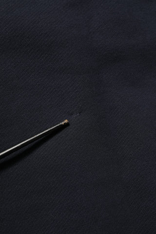 Suéter pulóver de algodón negro con placa de logo y cuello redondo