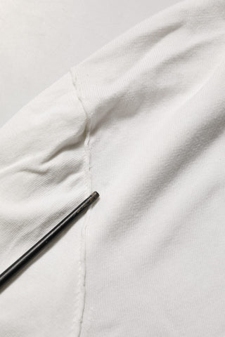 Camiseta negra para hombre de seda con estampado de hojas y cuello redondo