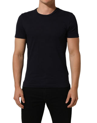 Camiseta negra de algodón con mangas cortas y cuello redondo