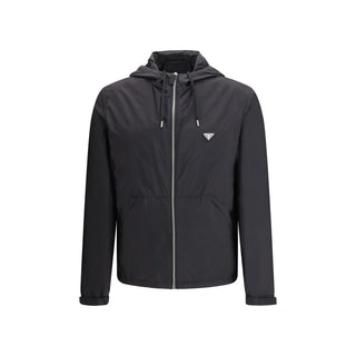 Chaqueta con capucha negra de poliamida reciclada