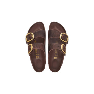 Sandalias planas de cuero marrón