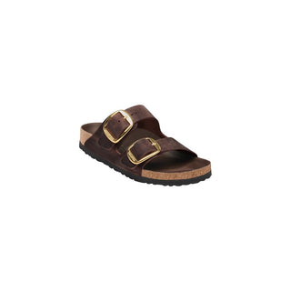 Sandalias planas de cuero marrón