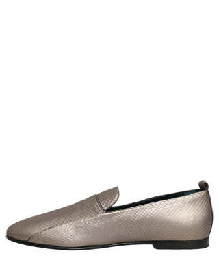 Zapatos mocasines plateados de cuero con logo sin cordones