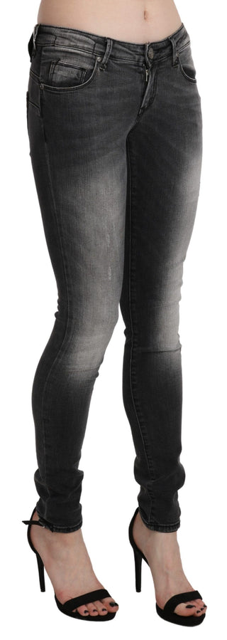Schwarze, grau gewaschene, schmale Hose aus Baumwoll-Denim