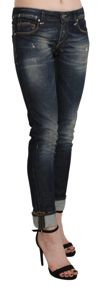 Blaue, ausgewaschene, tief sitzende, eng geschnittene Cropped Jeans