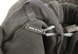 Mono de cuero negro
