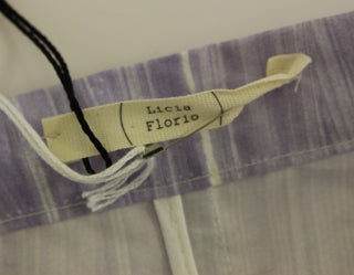 Falda envolvente de viscosa morada por encima de la rodilla