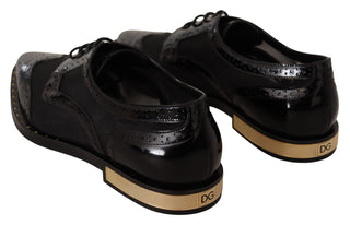 Zapatos de cuero negro tipo brogue con punta de ala