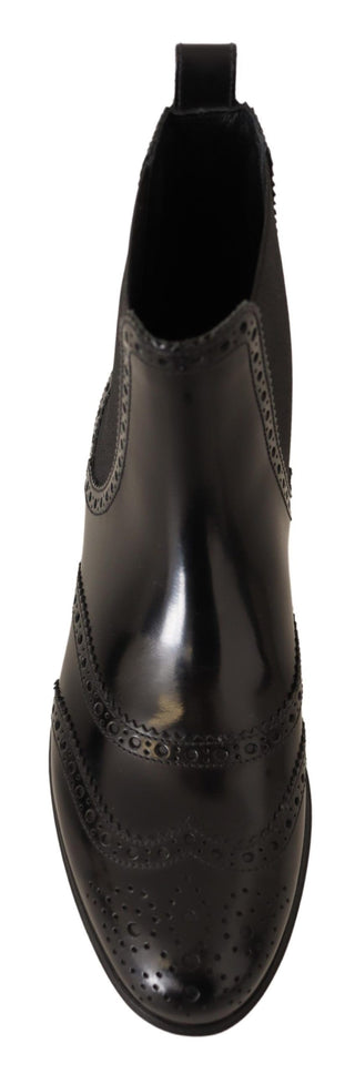 Schwarze knöchelhohe flache Stiefel aus Leder