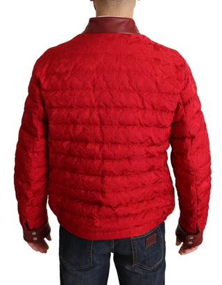 Chaqueta bomber de brocado rojo con logo de corona dorada