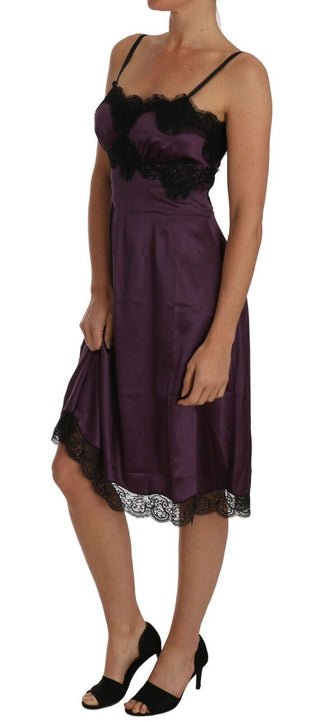 Violettes Seiden-Stretch-A-Linien-Kleid mit schwarzer Spitze