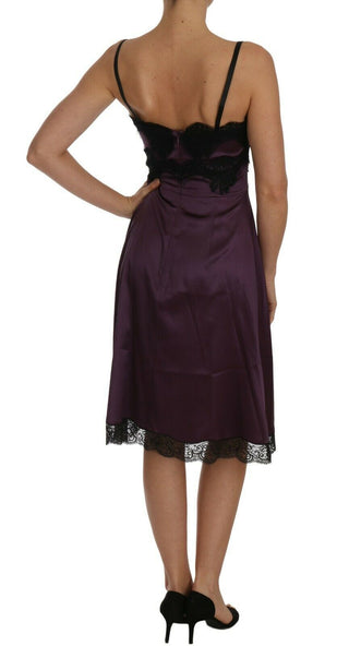Violettes Seiden-Stretch-A-Linien-Kleid mit schwarzer Spitze