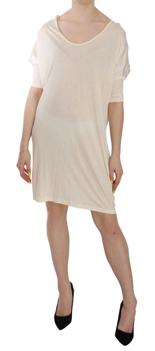 Cremefarbenes knielanges Kleid mit Rundhalsausschnitt