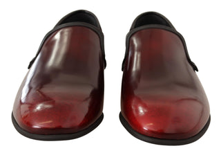 Bordeauxfarbene Lackleder Slipper